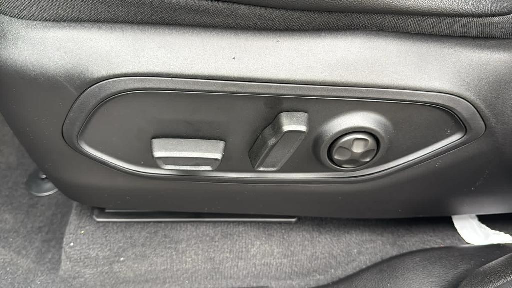 new 2025 Jeep Grand Cherokee car, priced at $49,640