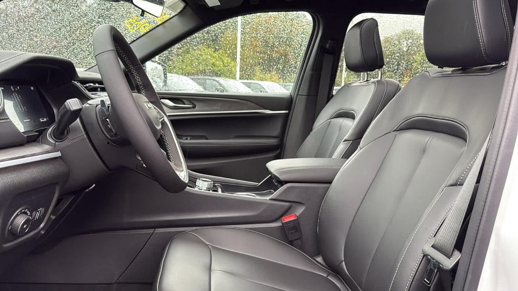 new 2025 Jeep Grand Cherokee car, priced at $49,640