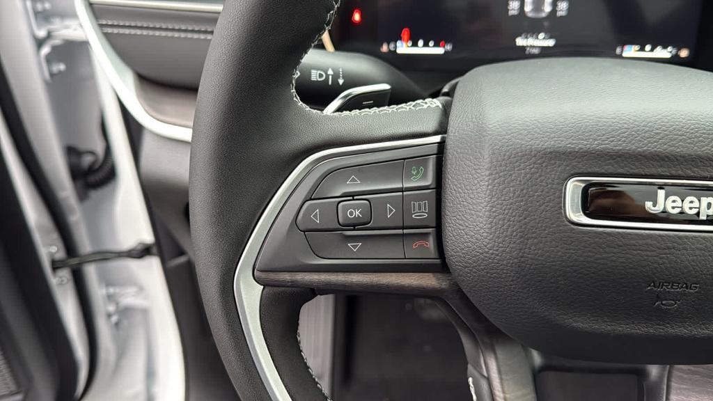 new 2025 Jeep Grand Cherokee car, priced at $49,640