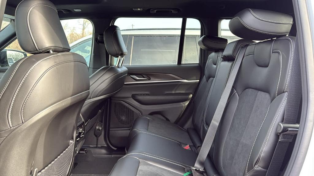 new 2026 Jeep Grand Cherokee car, priced at $47,155