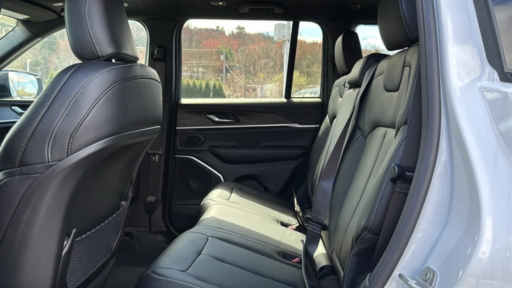 new 2026 Jeep Grand Cherokee car, priced at $48,880