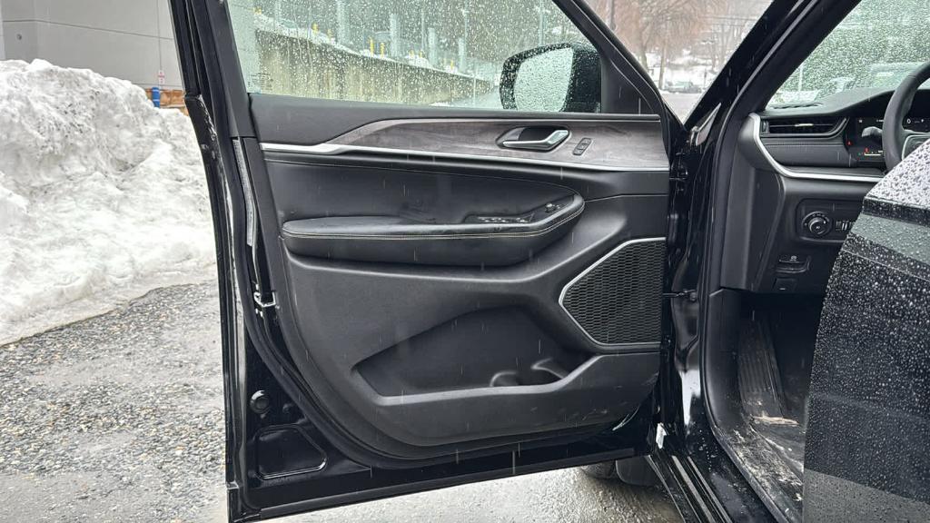 new 2026 Jeep Grand Cherokee car, priced at $53,330