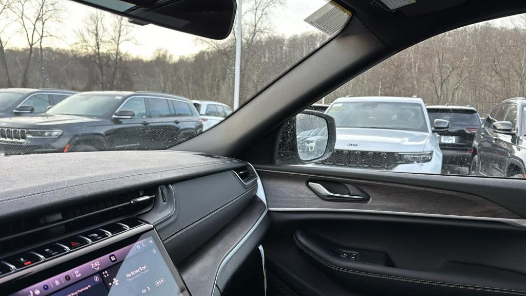 new 2025 Jeep Grand Cherokee L car, priced at $50,610