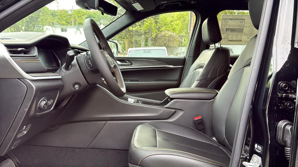 new 2026 Jeep Grand Cherokee car, priced at $51,480