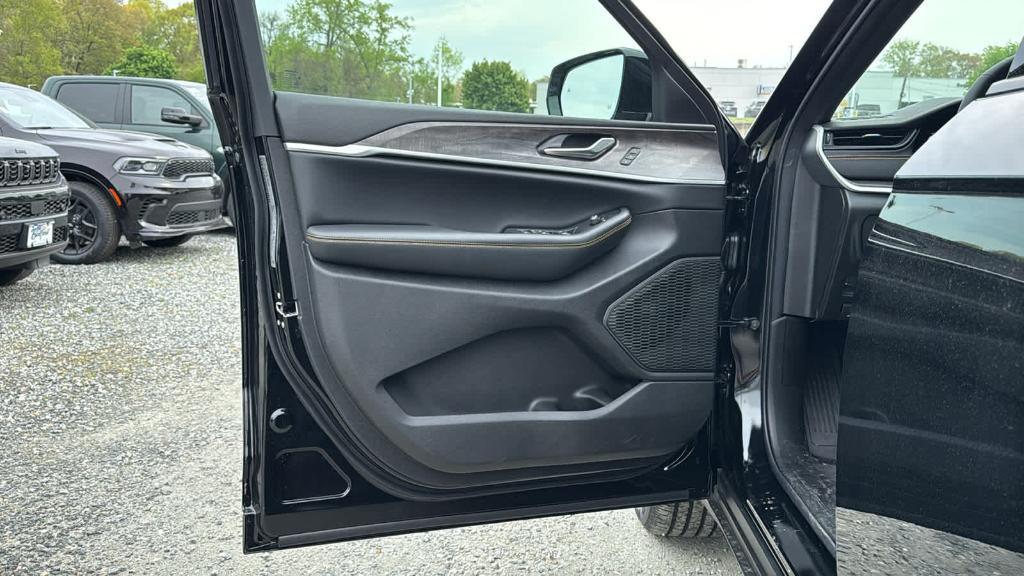 new 2026 Jeep Grand Cherokee car, priced at $51,480