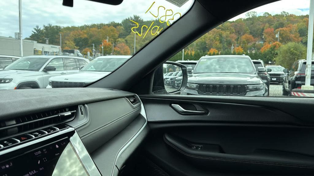 new 2025 Jeep Grand Cherokee car, priced at $46,625