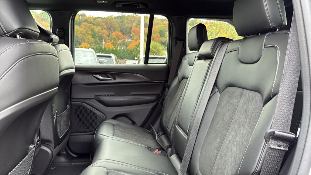 new 2025 Jeep Grand Cherokee car, priced at $46,625