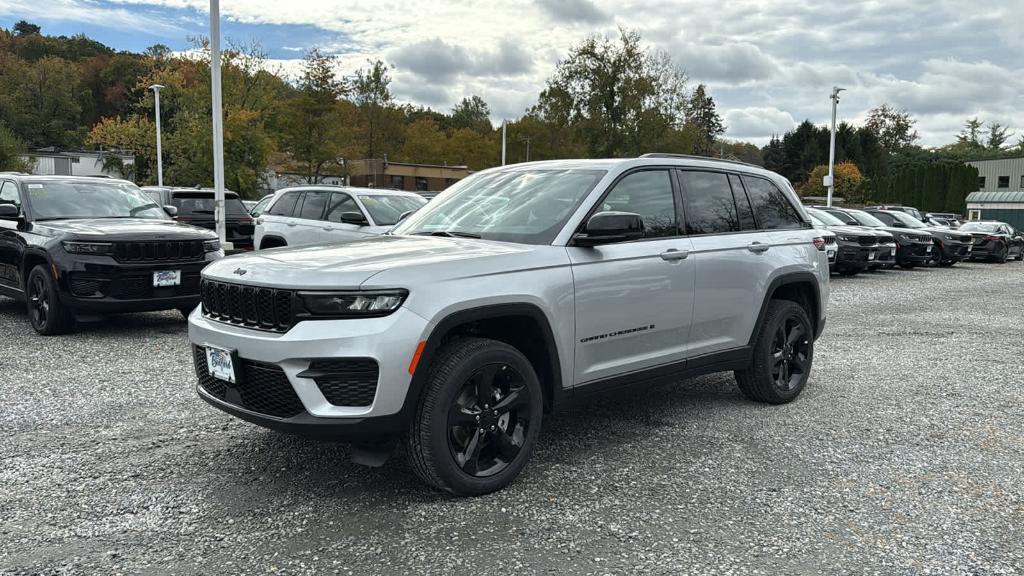 new 2025 Jeep Grand Cherokee car, priced at $46,625