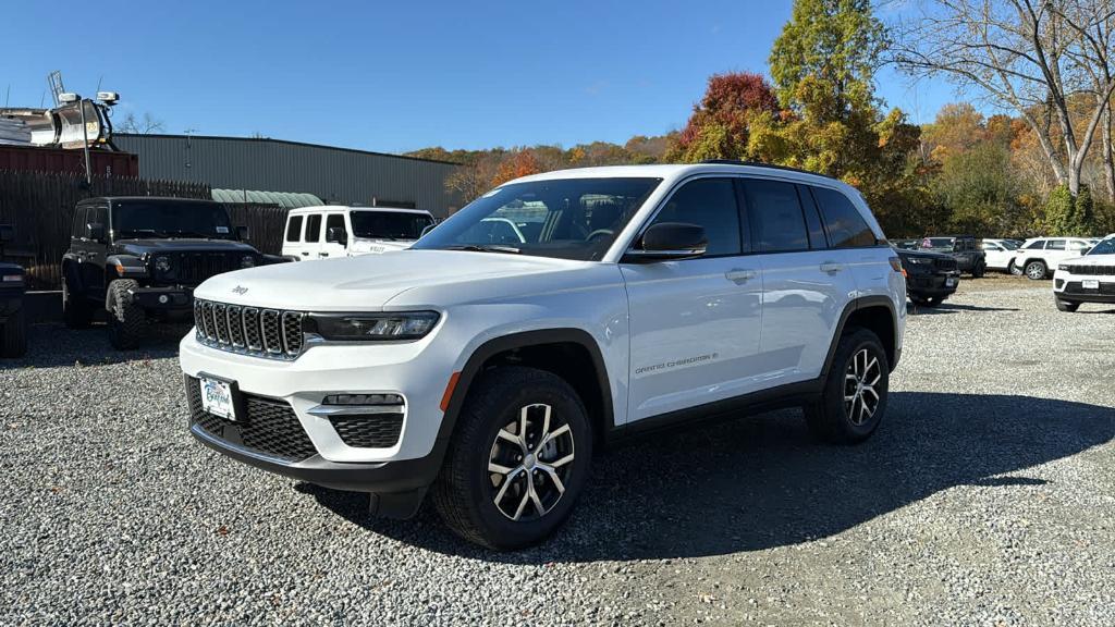 new 2025 Jeep Grand Cherokee car, priced at $47,665
