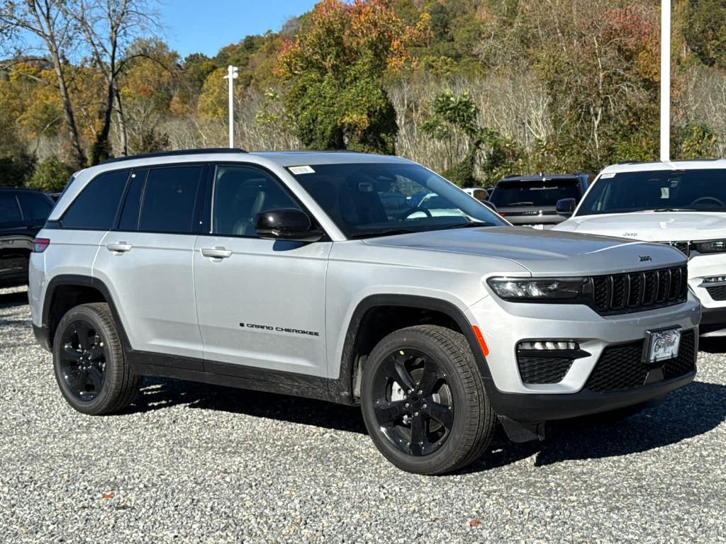 new 2025 Jeep Grand Cherokee car, priced at $50,235