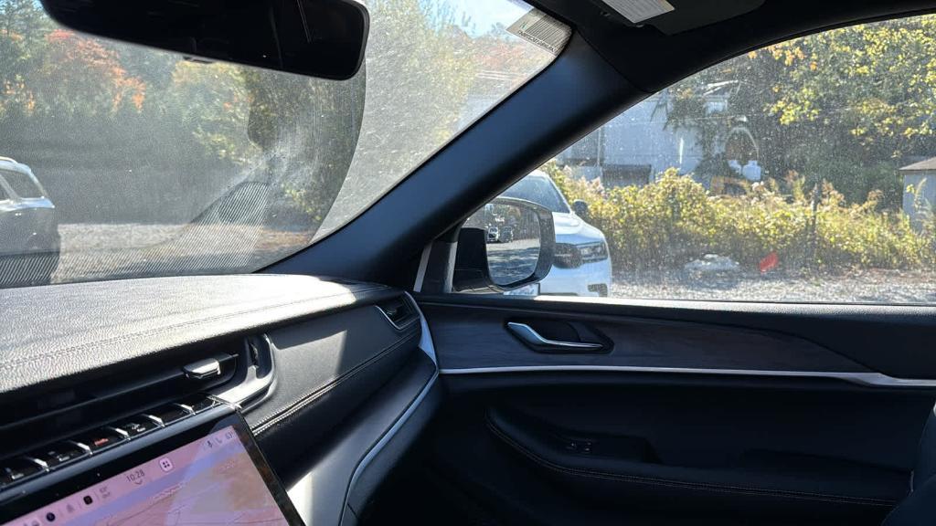 new 2025 Jeep Grand Cherokee car, priced at $50,235