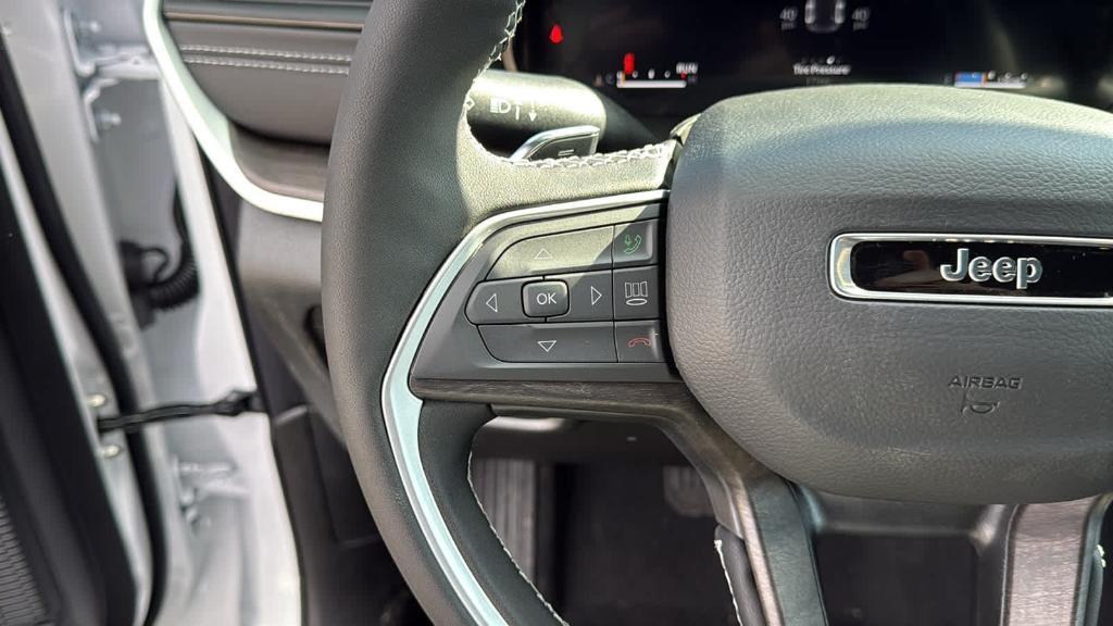 new 2026 Jeep Grand Cherokee car, priced at $47,350