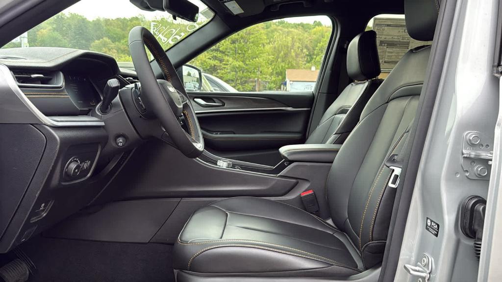 new 2026 Jeep Grand Cherokee car, priced at $52,475