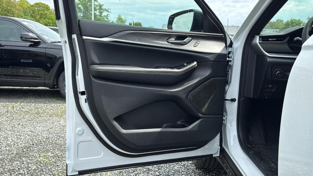 new 2026 Jeep Grand Cherokee car, priced at $50,885