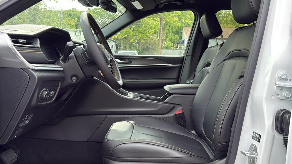 new 2026 Jeep Grand Cherokee car, priced at $50,885