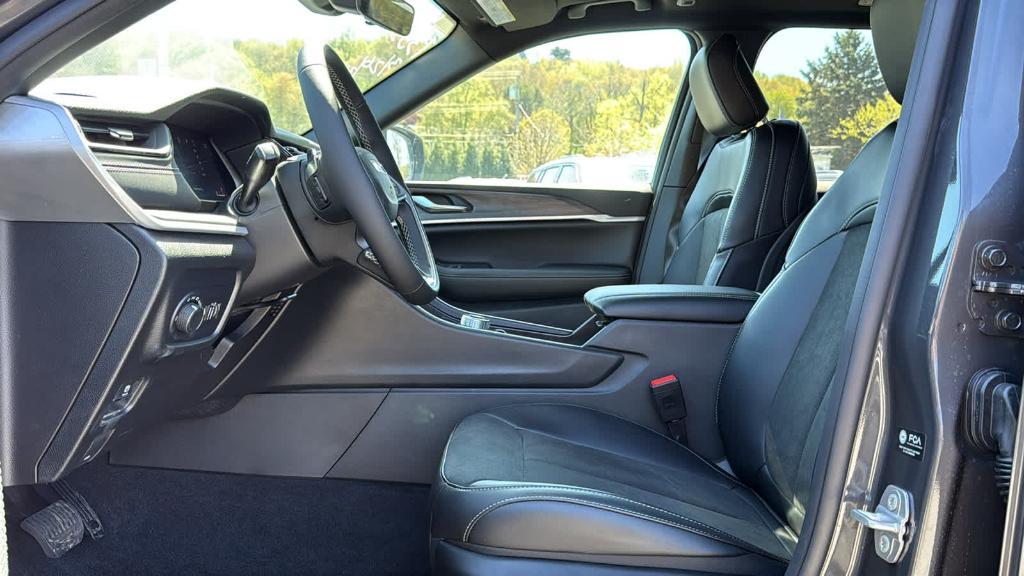 new 2026 Jeep Grand Cherokee car, priced at $47,945