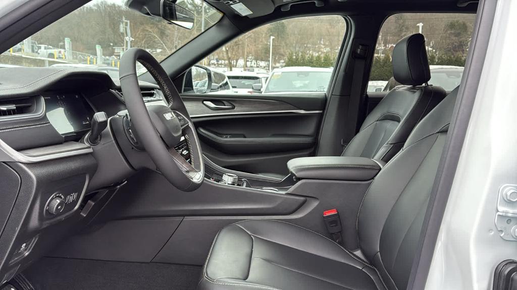 new 2025 Jeep Grand Cherokee car, priced at $51,890