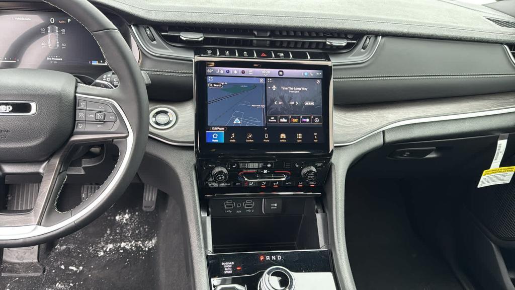 new 2025 Jeep Grand Cherokee car, priced at $51,890