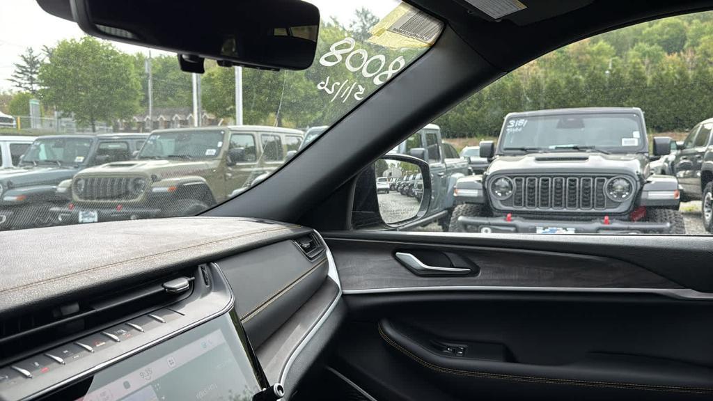 new 2026 Jeep Grand Cherokee car, priced at $52,475