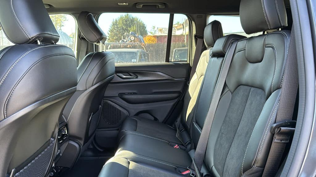 new 2025 Jeep Grand Cherokee car, priced at $44,980