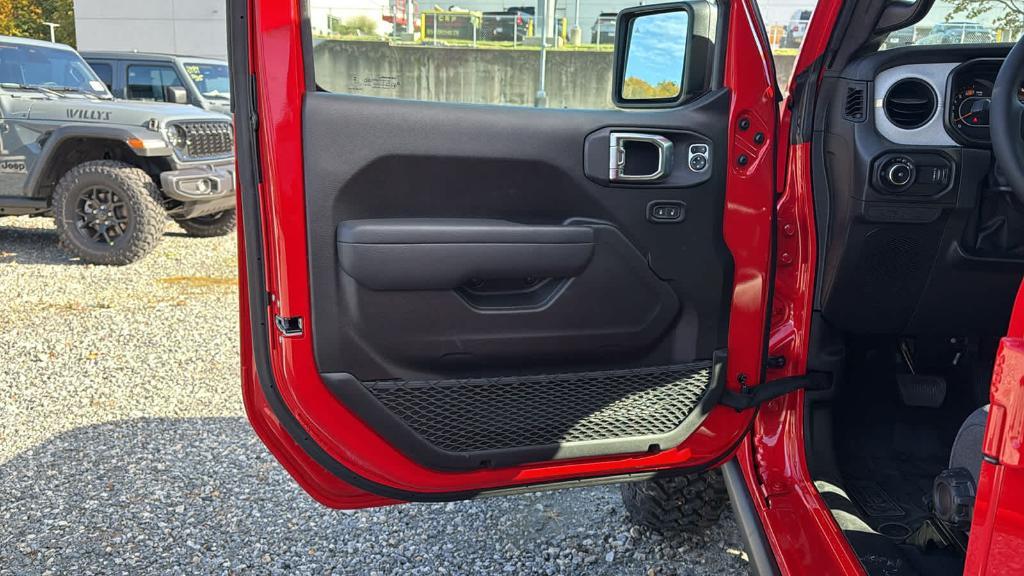 new 2025 Jeep Wrangler car, priced at $55,465