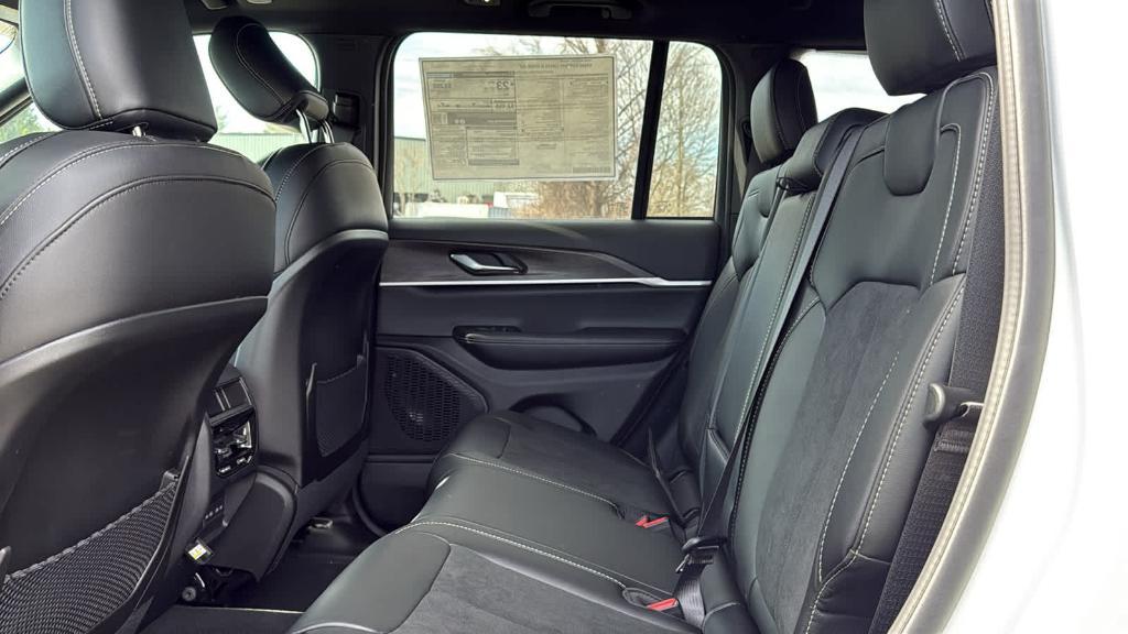 new 2026 Jeep Grand Cherokee car, priced at $47,350