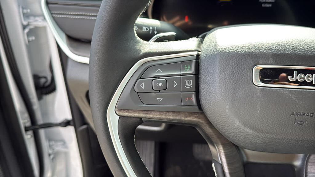 new 2026 Jeep Grand Cherokee car, priced at $47,350