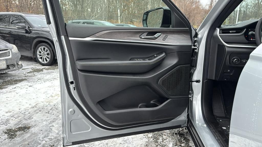 new 2025 Jeep Grand Cherokee L car, priced at $53,585