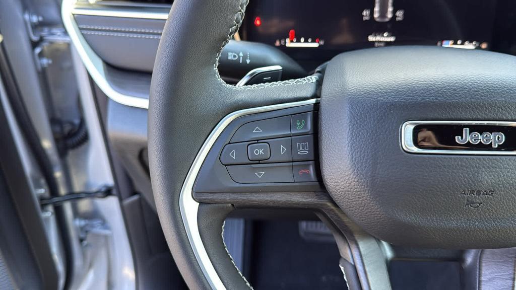 new 2025 Jeep Grand Cherokee car, priced at $50,235