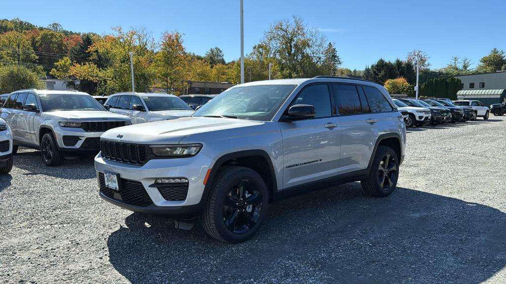 new 2025 Jeep Grand Cherokee car, priced at $50,235