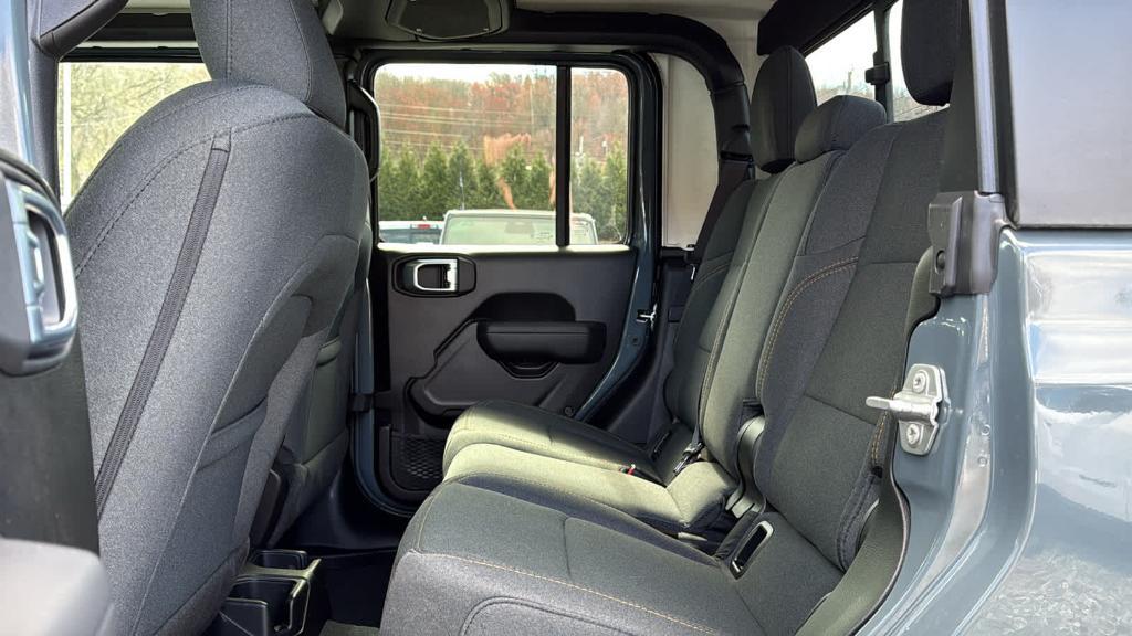 new 2026 Jeep Gladiator car, priced at $52,080