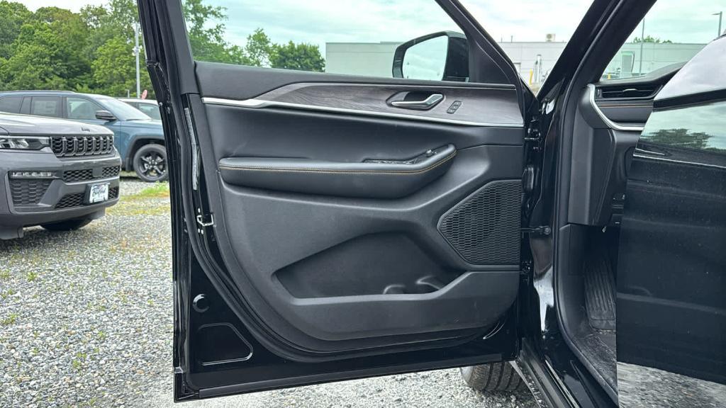 new 2026 Jeep Grand Cherokee car, priced at $51,480