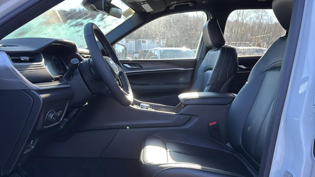 new 2025 Jeep Grand Cherokee car, priced at $51,890