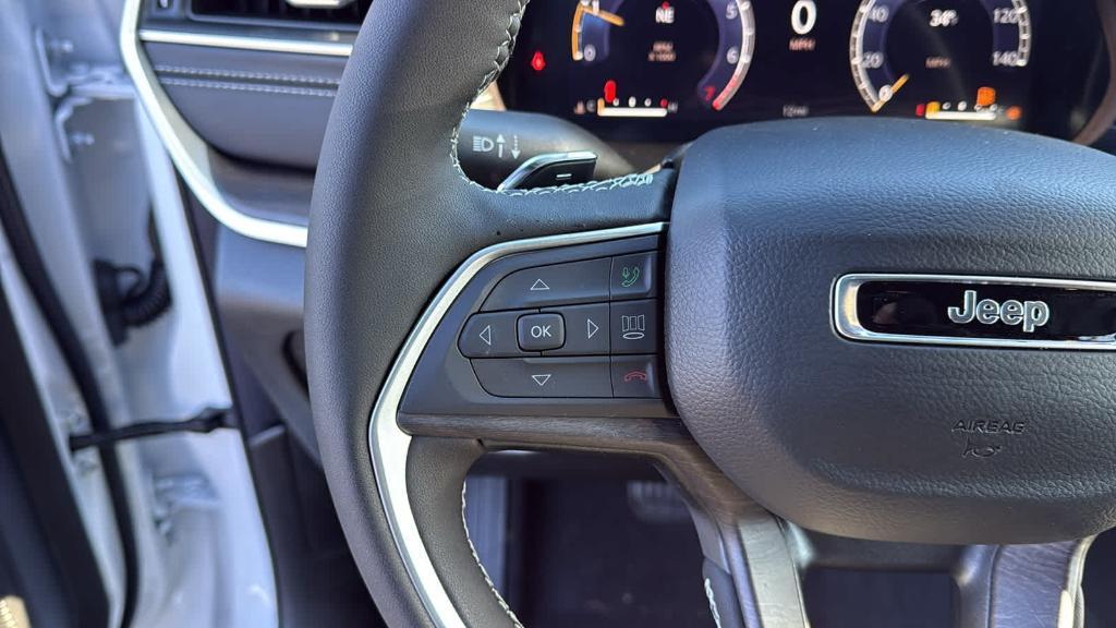 new 2025 Jeep Grand Cherokee car, priced at $51,890