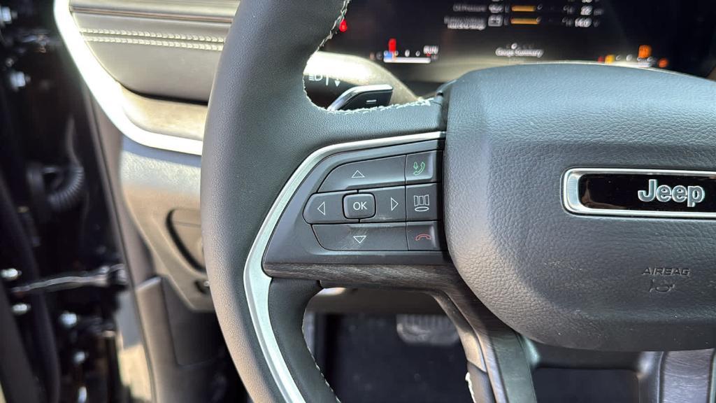 new 2026 Jeep Grand Cherokee car, priced at $47,945
