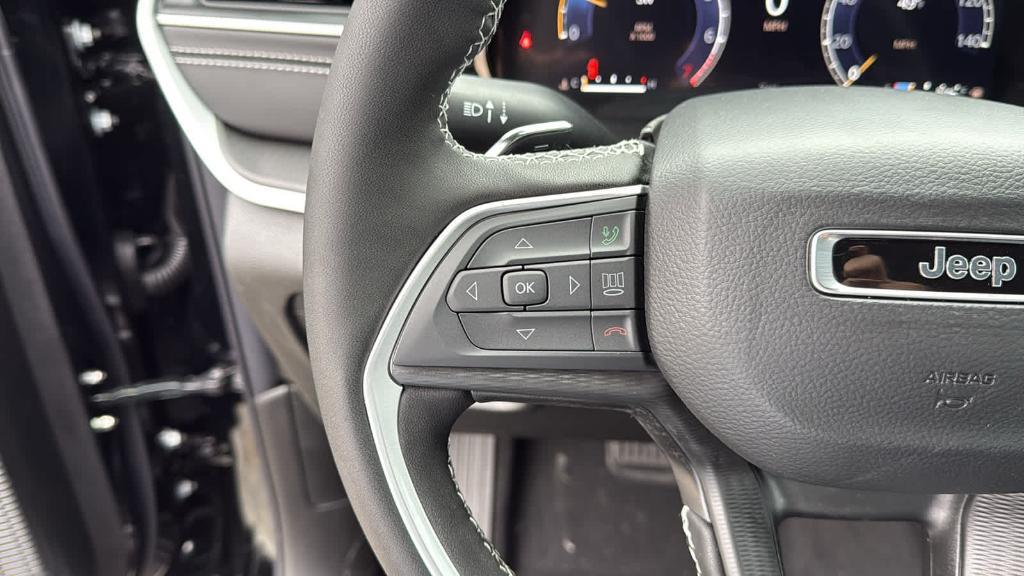 new 2025 Jeep Grand Cherokee car, priced at $45,875