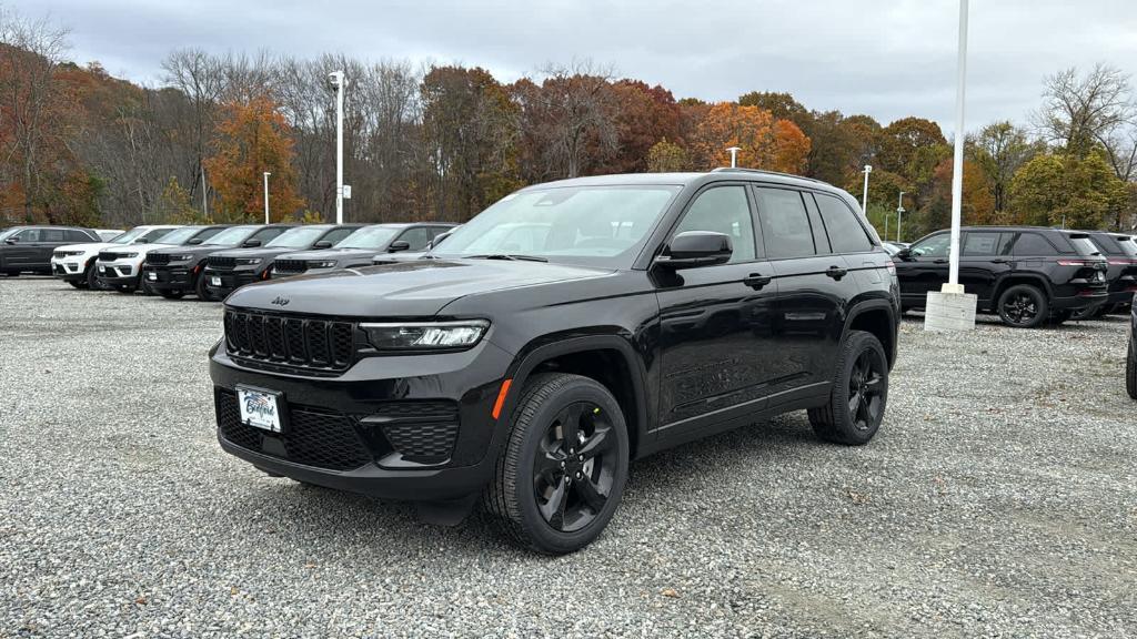 new 2025 Jeep Grand Cherokee car, priced at $45,875