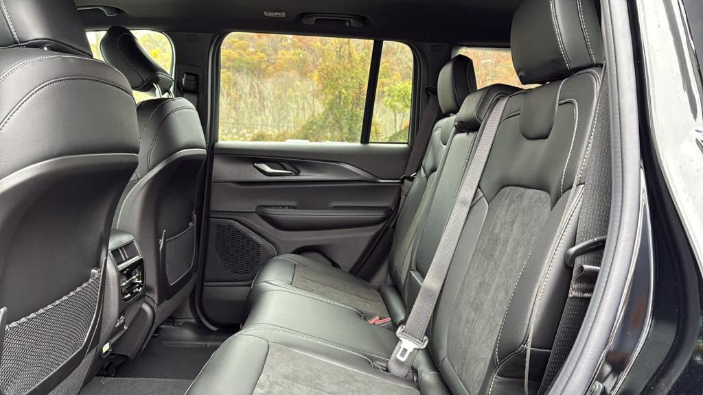 new 2025 Jeep Grand Cherokee car, priced at $45,875