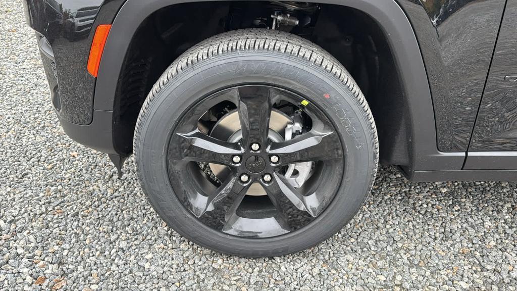 new 2025 Jeep Grand Cherokee car, priced at $45,875