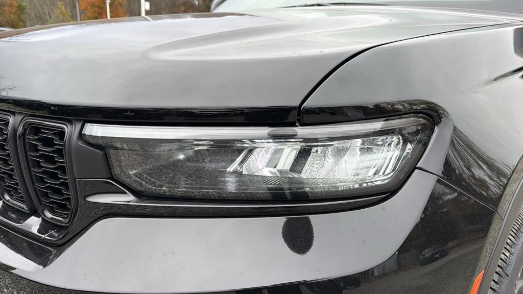 new 2025 Jeep Grand Cherokee car, priced at $45,875