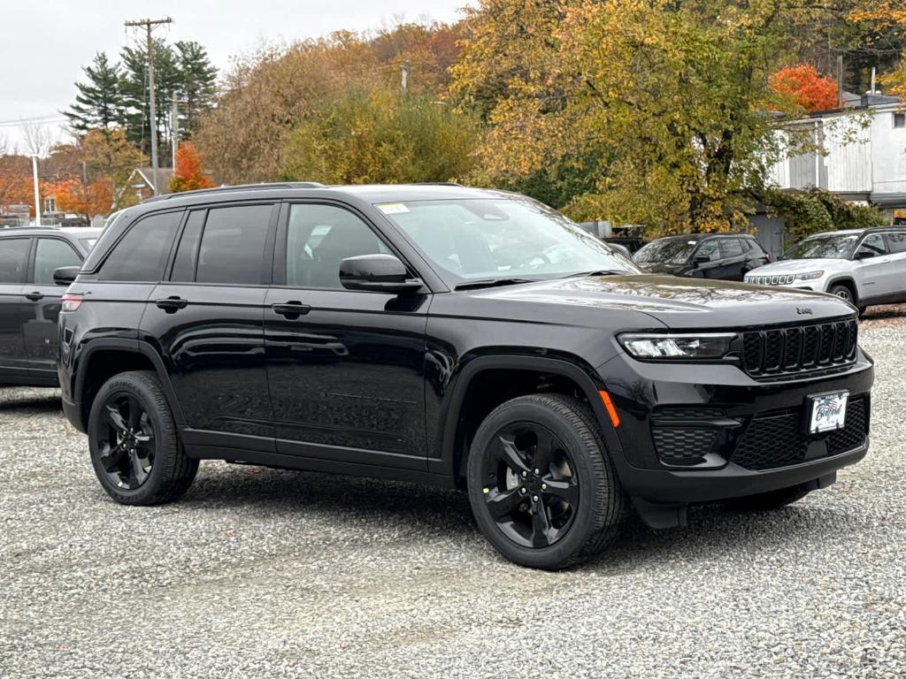 new 2025 Jeep Grand Cherokee car, priced at $45,875