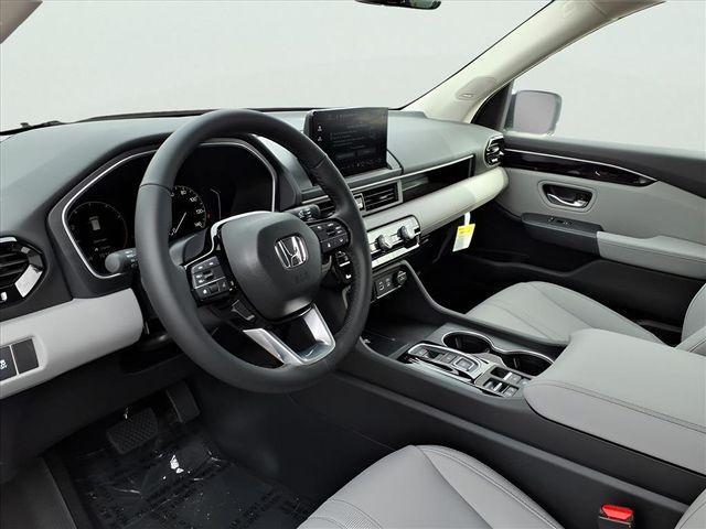 new 2025 Honda Pilot car, priced at $47,622
