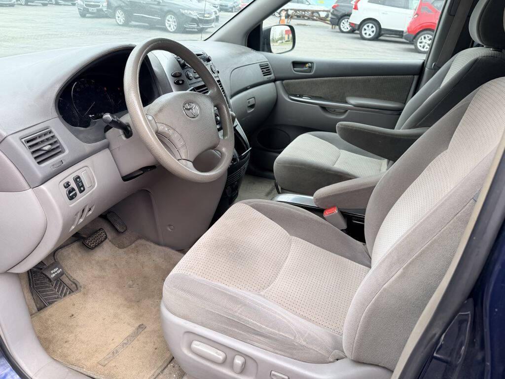 used 2006 Toyota Sienna car, priced at $4,500