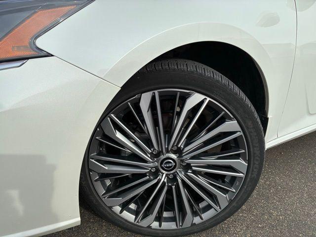 used 2023 Nissan Altima car, priced at $25,992