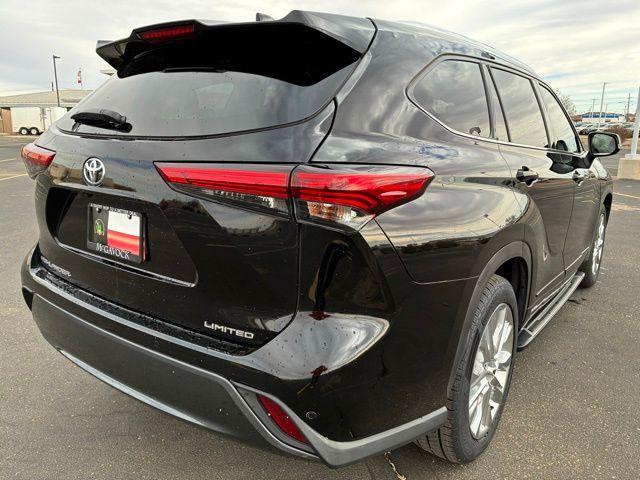used 2020 Toyota Highlander car, priced at $32,992