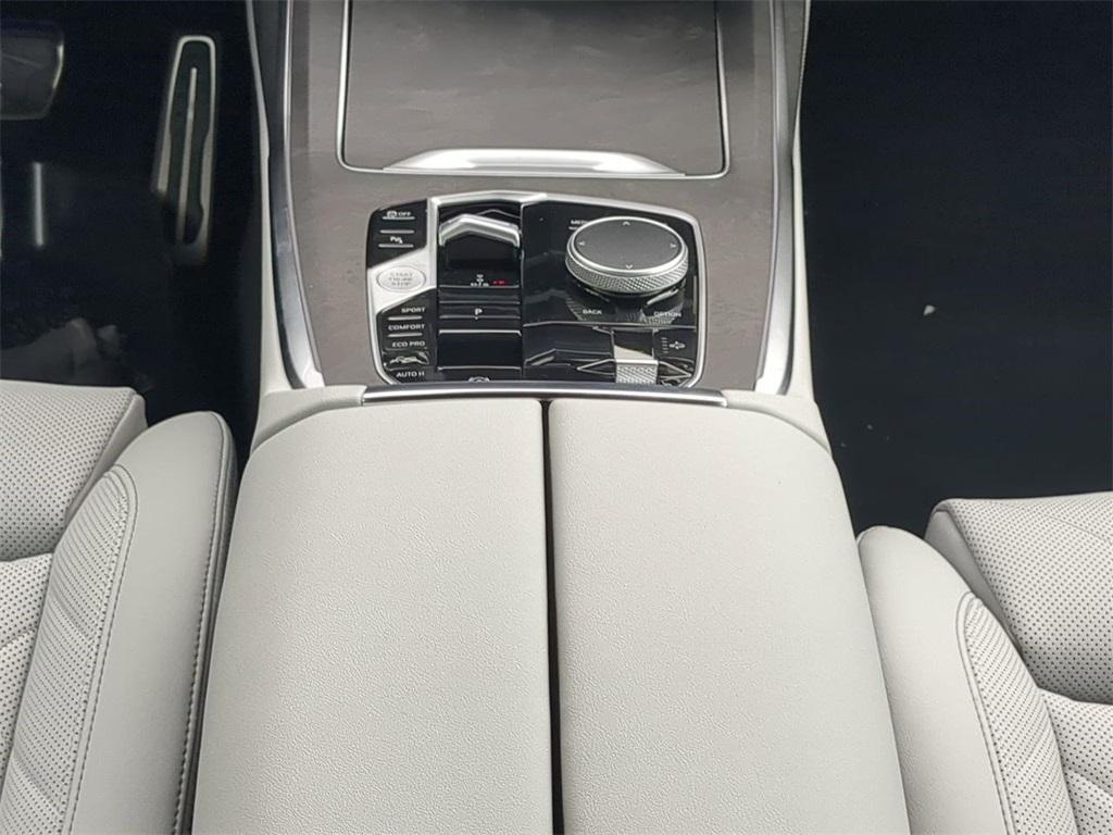 new 2026 BMW X7 car, priced at $100,350