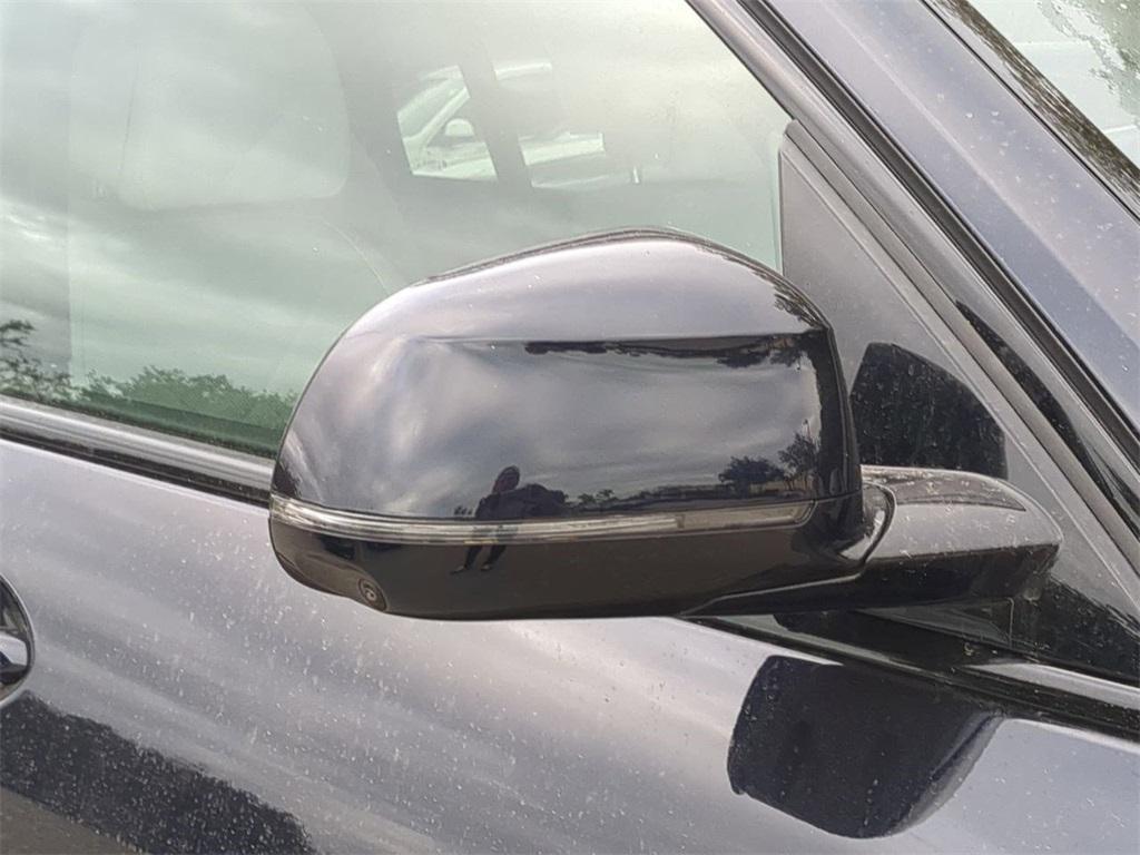 new 2026 BMW X7 car, priced at $100,350