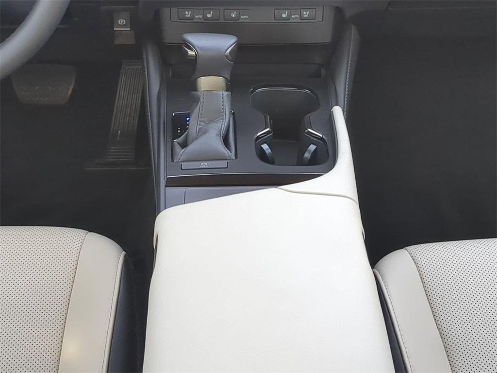 used 2025 Lexus ES 350 car, priced at $41,997