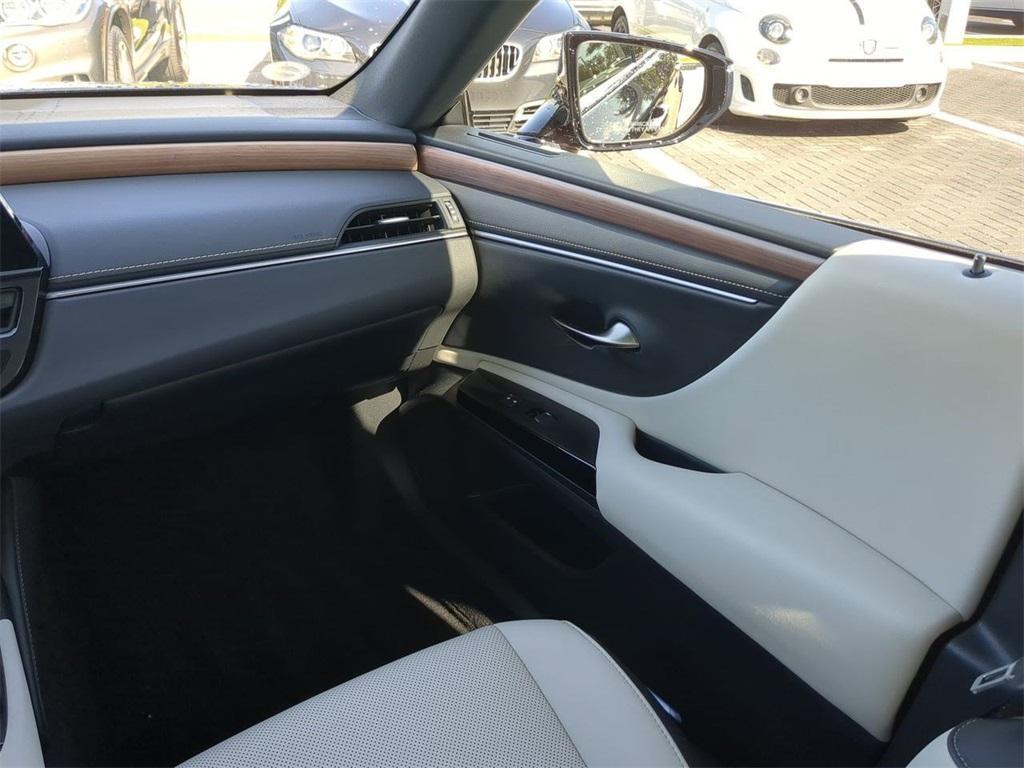 used 2025 Lexus ES 350 car, priced at $41,997