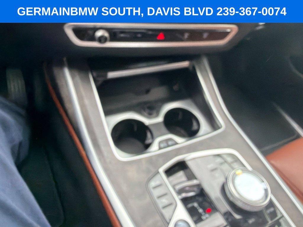 BMW X7 view 18